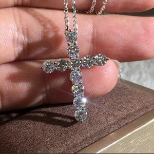 NEW 18K WHITE GOLD ROUND DIAMOND CROSS NECKLACE
